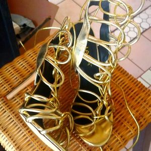 NWOT-Gold Gladiator Heels